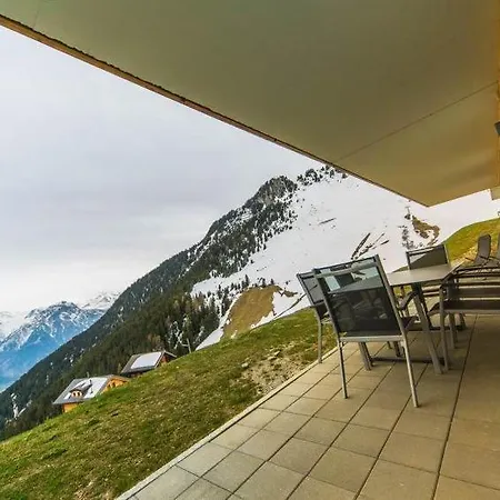 Sleeps 8 Wifi Apartment
