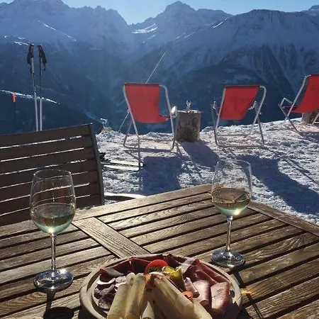 Sleeps 8 Wifi Apartment *