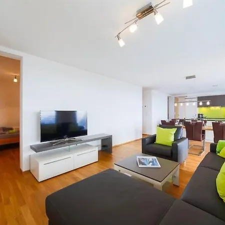 Sleeps 8 Wifi *